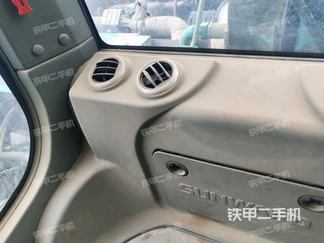 右側(cè)玻璃角標(駕駛室部分) 右側(cè)玻璃角標(駕駛室部分)