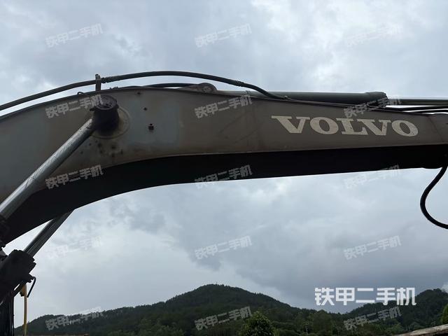 大臂油缸整體?豎拍(工作和回轉(zhuǎn)裝置) 大臂油缸整體?豎拍(工作和回轉(zhuǎn)裝置)