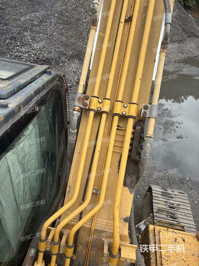 轉盤和下車架正前(工作和回轉裝置) 轉盤和下車架正前(工作和回轉裝置)