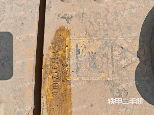 鏟斗右后整體(工作和回轉(zhuǎn)裝置) 鏟斗右后整體(工作和回轉(zhuǎn)裝置)