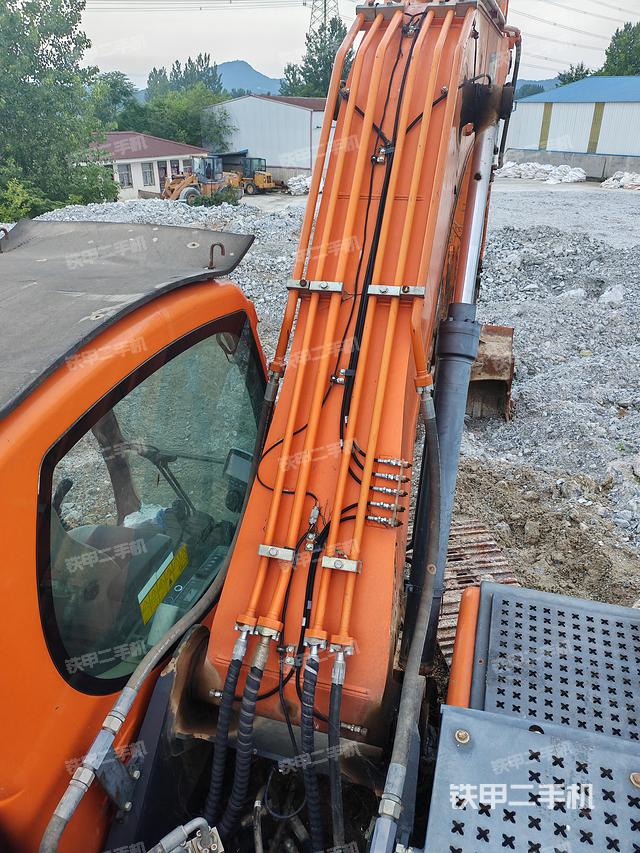 驾驶室顶部（整机外观）