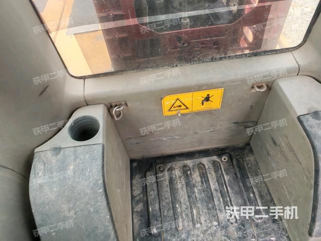駕駛室左前45度(駕駛室部分) 駕駛室左前45度(駕駛室部分)