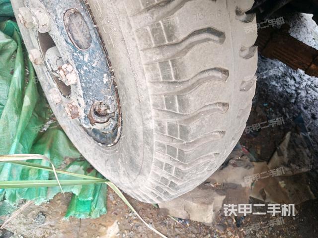 右引導輪/右前輪(行走機構) 右引導輪/右前輪(行走機構)