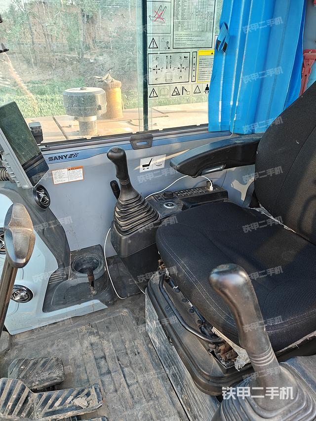 驾驶室整体（整机外观）