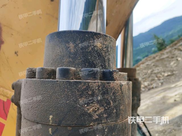 轉(zhuǎn)盤和下車架正前(工作和回轉(zhuǎn)裝置) 轉(zhuǎn)盤和下車架正前(工作和回轉(zhuǎn)裝置)