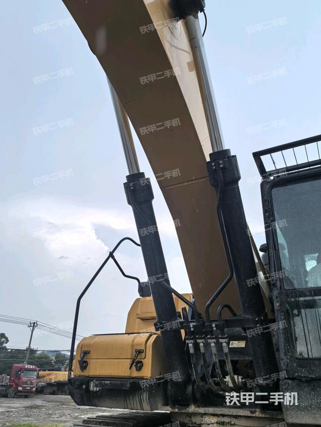 大臂油缸整體?豎拍(工作和回轉(zhuǎn)裝置) 大臂油缸整體?豎拍(工作和回轉(zhuǎn)裝置)