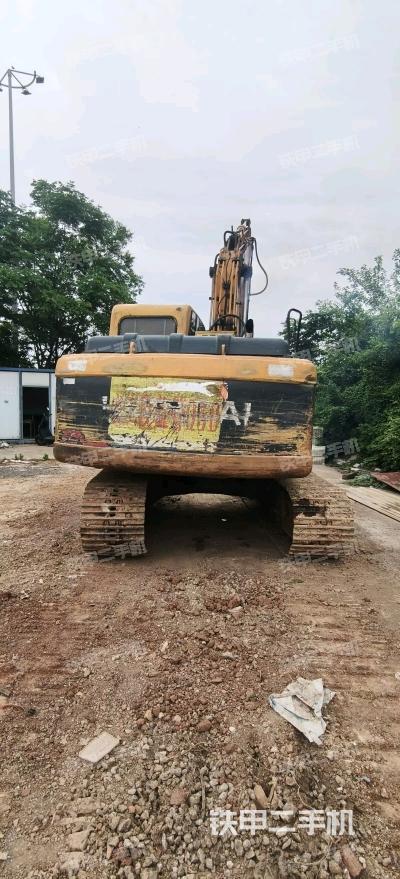 駕駛室頂部(整機外觀) 駕駛室頂部(整機外觀)