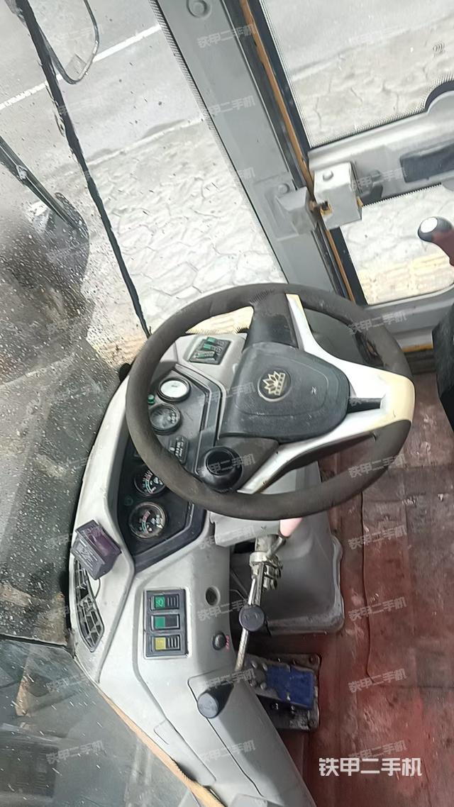 駕駛室工作臺(整機外觀及大件) 駕駛室工作臺(整機外觀及大件)