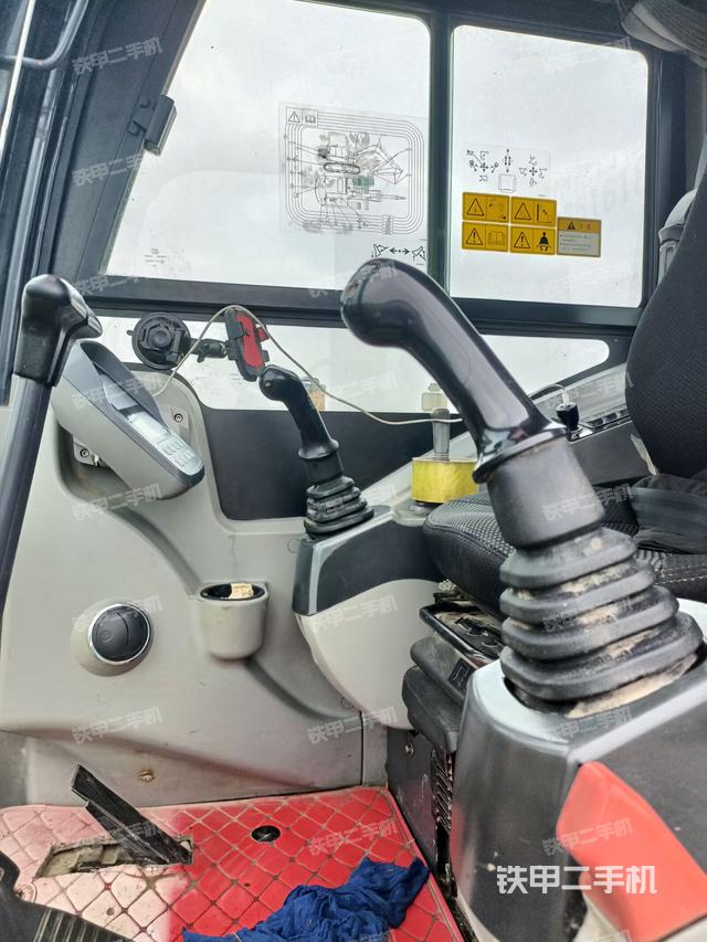 駕駛室整體（整機(jī)外觀）