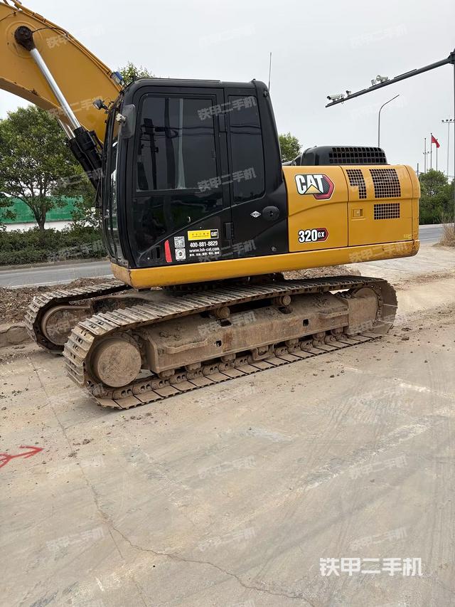 駕駛室整體(整機(jī)外觀) 駕駛室整體(整機(jī)外觀)