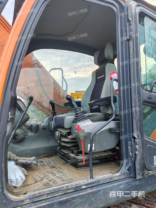 驾驶室整体（整机外观）