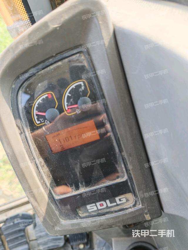 ?駕駛室正側(cè)(駕駛室部分) ?駕駛室正側(cè)(駕駛室部分)