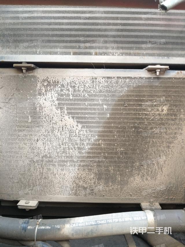 散熱器正面(大件艙室) 散熱器正面(大件艙室)