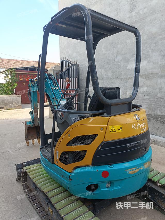 驾驶室顶部（整机外观）