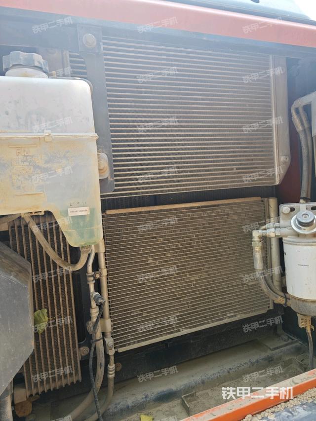 散熱器正面(大件艙室) 散熱器正面(大件艙室)