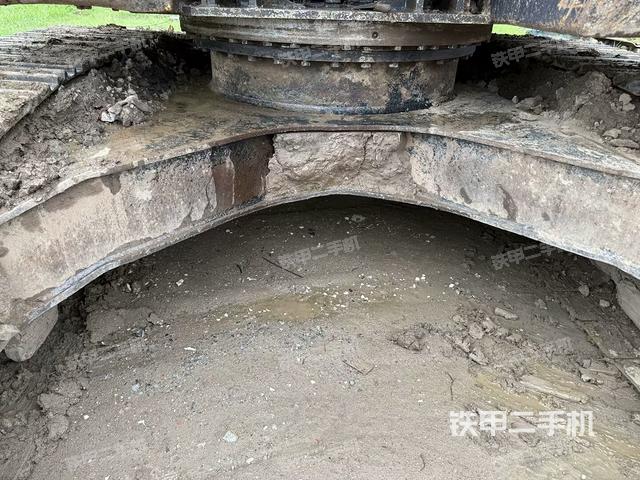 右側行走馬達蓋板(行走機構) 右側行走馬達蓋板(行走機構)