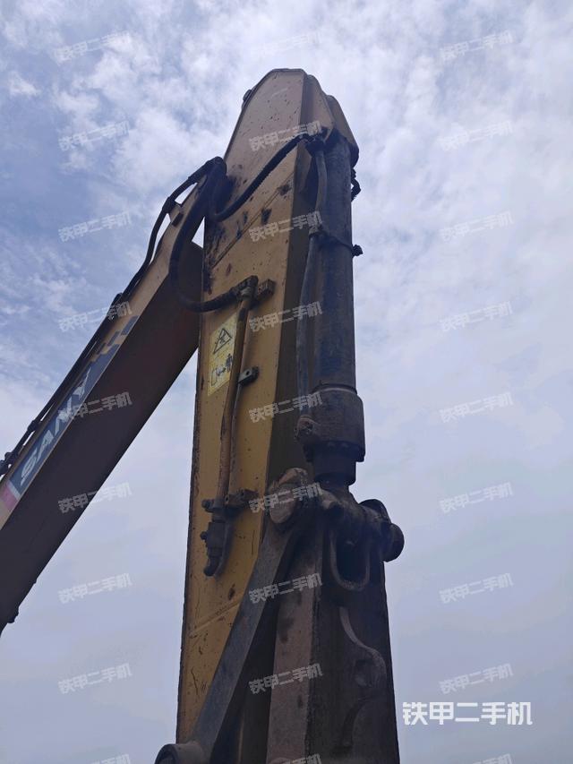 小臂整體右前(工作和回轉(zhuǎn)裝置) 小臂整體右前(工作和回轉(zhuǎn)裝置)
