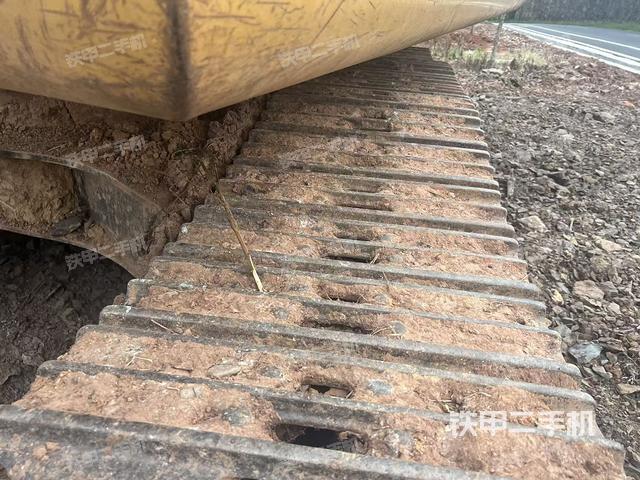 单侧履带整体(整机外观) 单侧履带整体(整机外观)