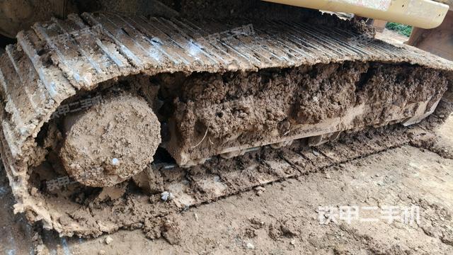 单侧履带整体(整机外观) 单侧履带整体(整机外观)