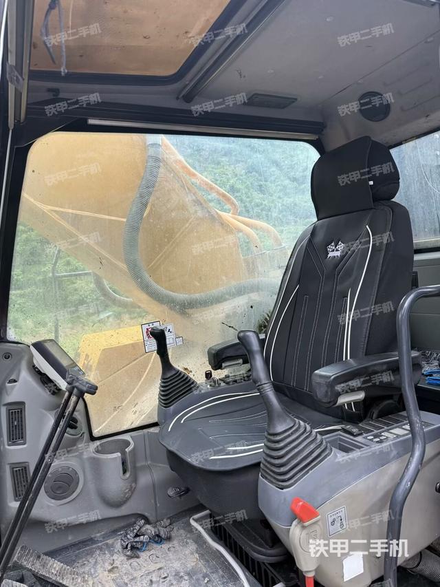 駕駛室整體(整機外觀) 駕駛室整體(整機外觀)