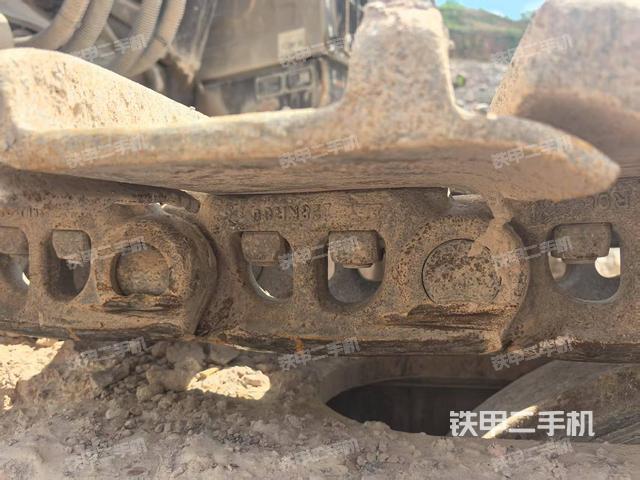 單側(cè)履帶整體(整機外觀) 單側(cè)履帶整體(整機外觀)