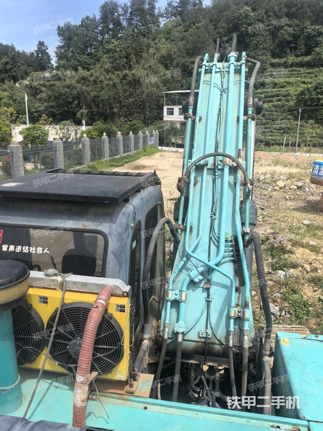 大臂背部俯視(工作和回轉(zhuǎn)裝置) 大臂背部俯視(工作和回轉(zhuǎn)裝置)