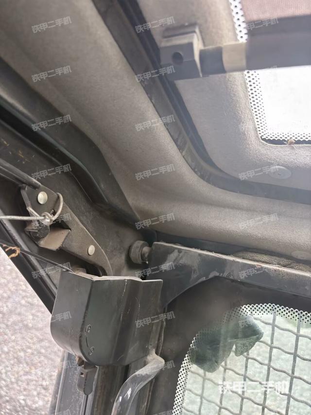 左后方玻璃角標(駕駛室部分) 左后方玻璃角標(駕駛室部分)