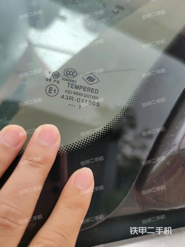 后窗玻璃角标（驾驶室部分）