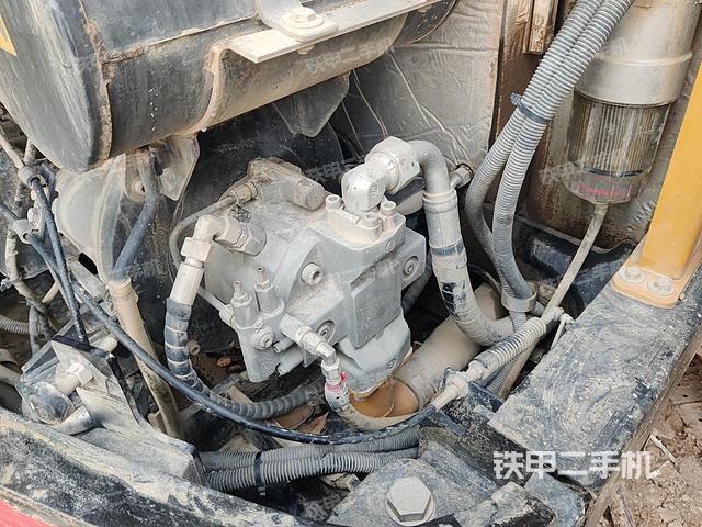 液壓泵艙室正面整體(整機外觀) 液壓泵艙室正面整體(整機外觀)