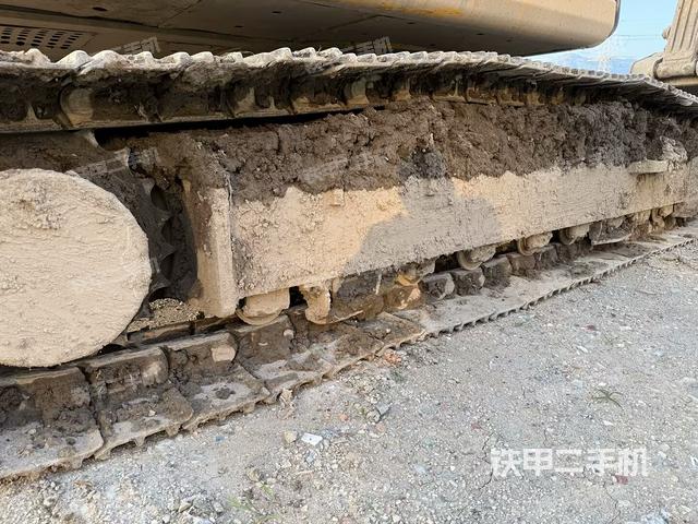 單側(cè)履帶整體(整機外觀) 單側(cè)履帶整體(整機外觀)