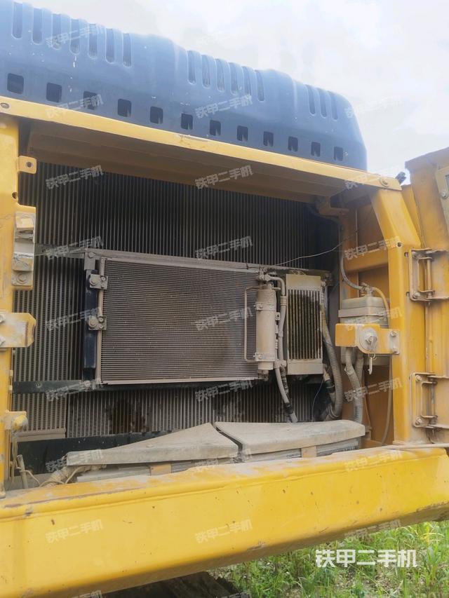 散熱器正面(大件艙室) 散熱器正面(大件艙室)