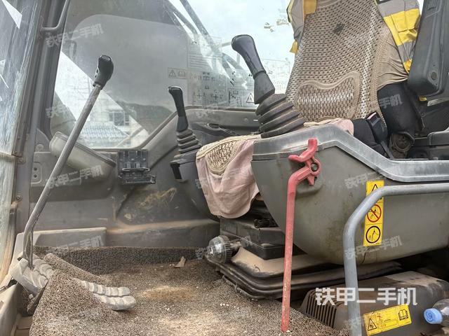 座椅右側(cè)控制臺(tái)/鑰匙門/油門/含右手柄(駕駛室部分) 座椅右側(cè)控制臺(tái)/鑰匙門/油門/含右手柄(駕駛室部分)