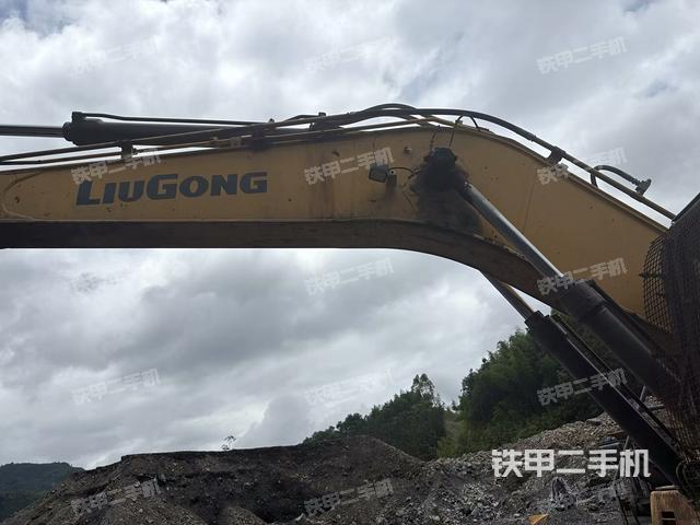 大臂油缸整體?豎拍(工作和回轉裝置) 大臂油缸整體?豎拍(工作和回轉裝置)