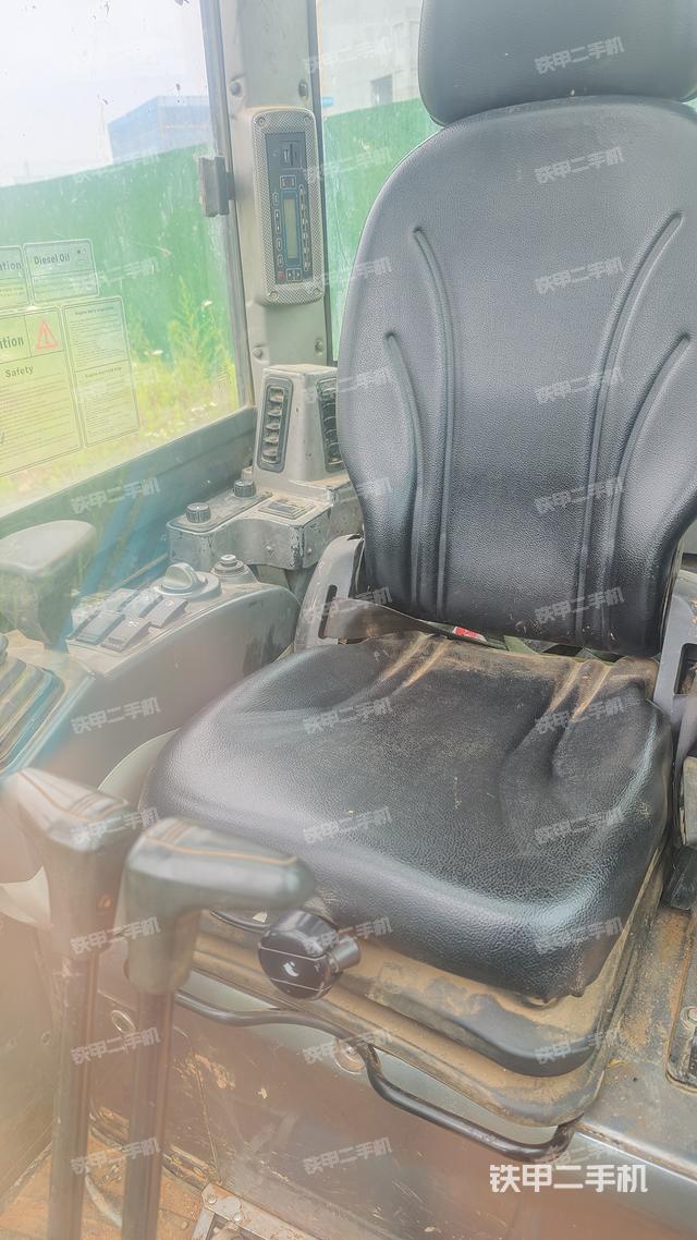 驾驶室整体（整机外观）