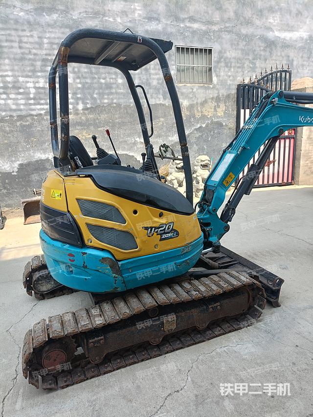 驾驶室顶部（整机外观）