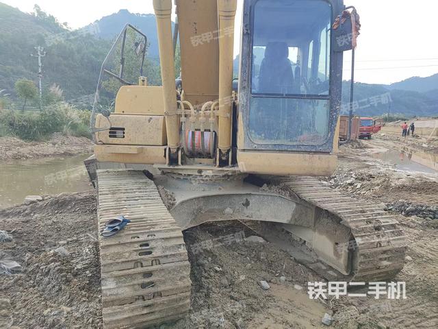 小松PC215-10M0挖掘機(jī)