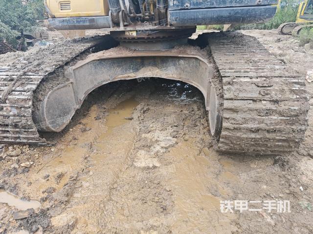 轉(zhuǎn)盤和下車架正前(工作和回轉(zhuǎn)裝置) 轉(zhuǎn)盤和下車架正前(工作和回轉(zhuǎn)裝置)