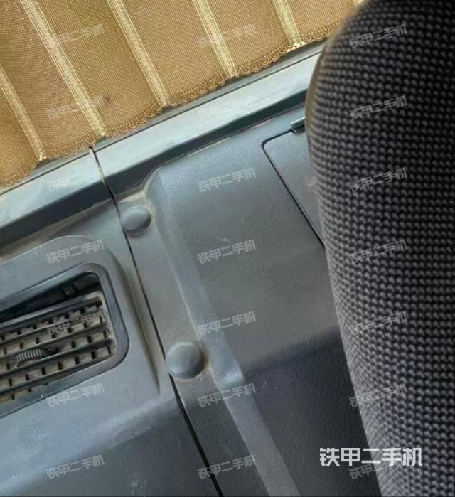 座椅左側(cè)控制臺/音響/含左手柄(駕駛室部分) 座椅左側(cè)控制臺/音響/含左手柄(駕駛室部分)