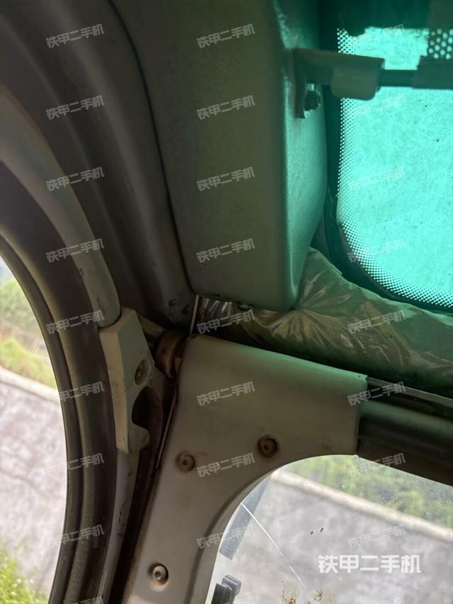 駕駛室左后45度(駕駛室部分) 駕駛室左后45度(駕駛室部分)