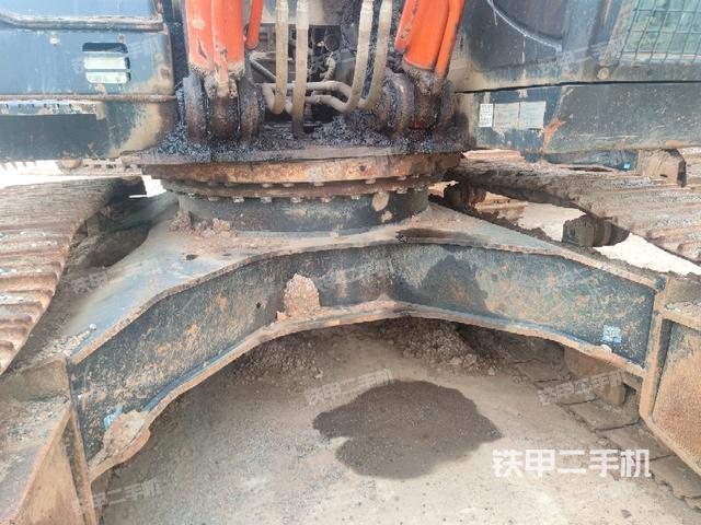 转盘和下车架正前（工作和回转装置）