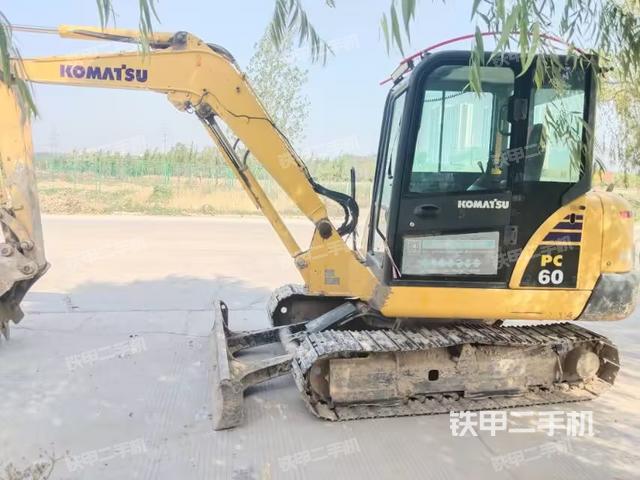 驾驶室顶部(整机外观) 驾驶室顶部(整机外观)