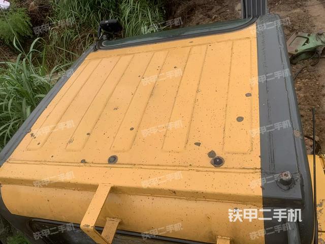 驾驶室顶部(整机外观) 驾驶室顶部(整机外观)