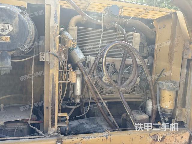 散熱器正面(大件艙室) 散熱器正面(大件艙室)