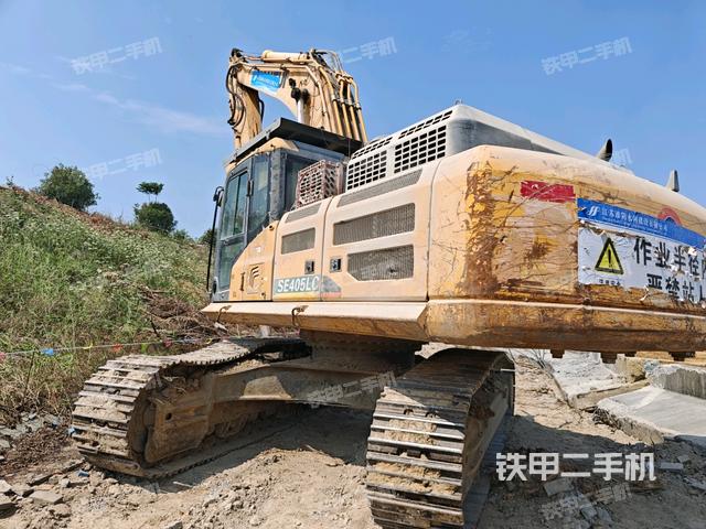 右后45(整機(jī)外觀) 右后45(整機(jī)外觀)