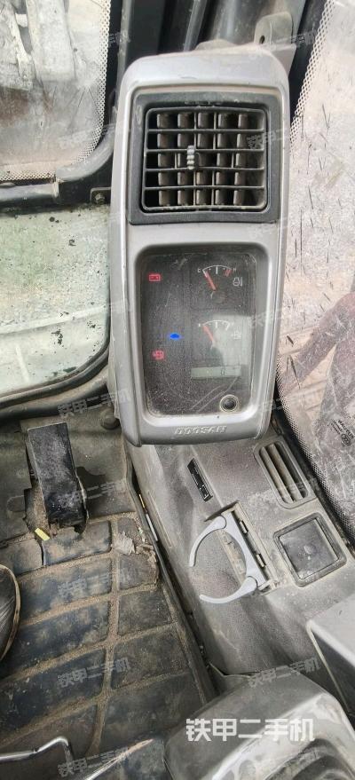 駕駛室整體(整機外觀) 駕駛室整體(整機外觀)