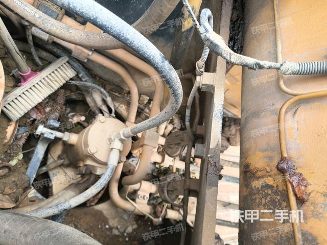 中央回轉接頭特寫(上車部件) 中央回轉接頭特寫(上車部件)