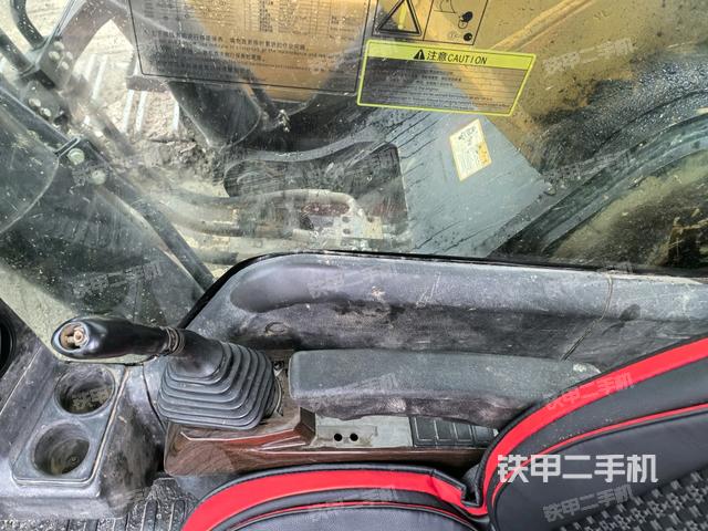座椅右側(cè)控制臺/鑰匙門/油門/含右手柄(駕駛室部分) 座椅右側(cè)控制臺/鑰匙門/油門/含右手柄(駕駛室部分)