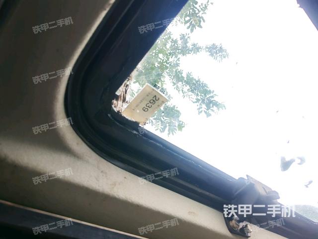 左后方玻璃角標(駕駛室部分) 左后方玻璃角標(駕駛室部分)