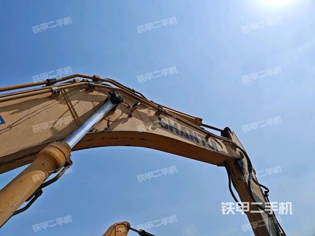 小臂整體左后(工作和回轉(zhuǎn)裝置) 小臂整體左后(工作和回轉(zhuǎn)裝置)