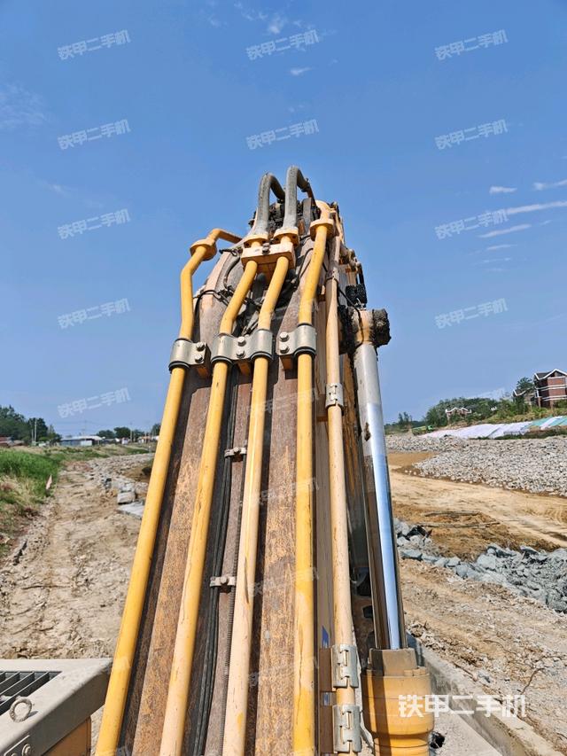 大臂背部俯視(工作和回轉(zhuǎn)裝置) 大臂背部俯視(工作和回轉(zhuǎn)裝置)